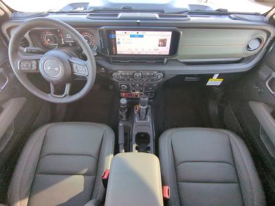 2026 Jeep Gladiator — photo 17 view
