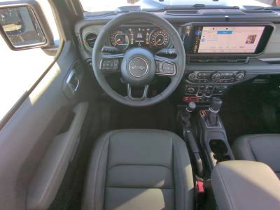 2026 Jeep Gladiator — photo 18 view