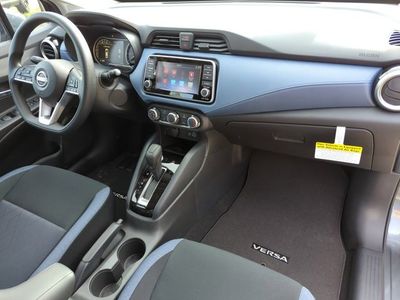 2025 Nissan Versa - Photo 13