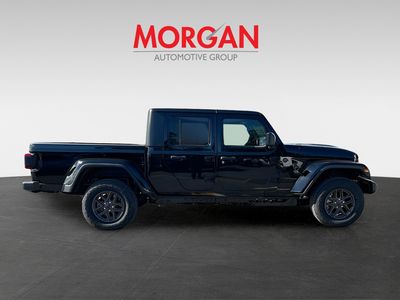 2026 Jeep Gladiator — photo 8 view