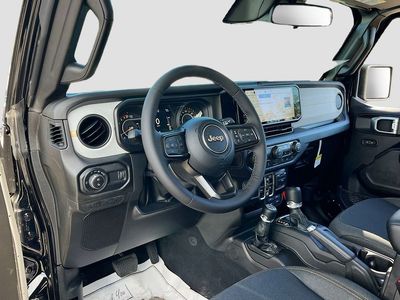 2026 Jeep Gladiator — photo 9 view