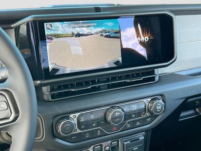 2026 Jeep Gladiator — photo 13 view