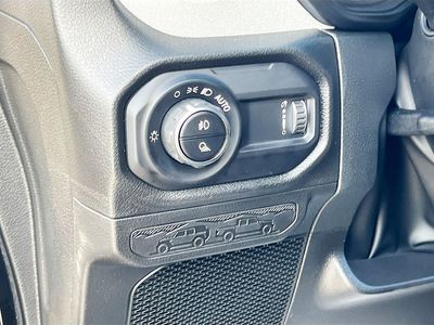 2026 Jeep Gladiator — photo 10 view