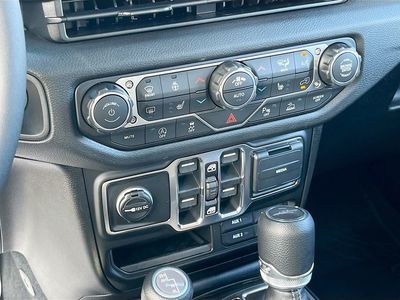 2026 Jeep Gladiator — photo 15 view