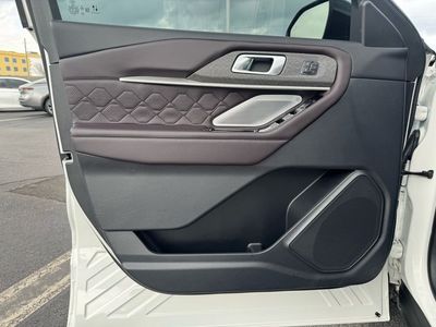 2025 Ford Explorer Platinum - Photo 12