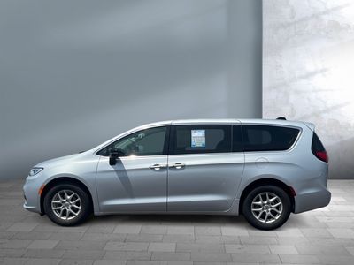 2024 Chrysler Pacifica - Photo 3
