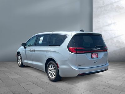 2024 Chrysler Pacifica - Photo 4