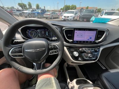 2024 Chrysler Pacifica - Photo 12