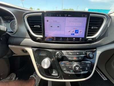 2024 Chrysler Pacifica - Photo 11