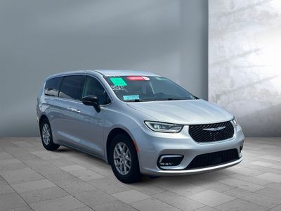 2024 Chrysler Pacifica - Photo 8
