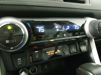 2022 Toyota RAV4 - Photo 18