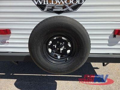 2023 Forest River RV Wildwood FSX - Photo 32