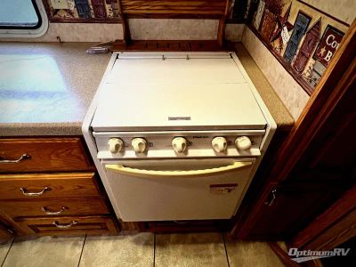 2005 Forest River Cedar Creek — engine compartment view