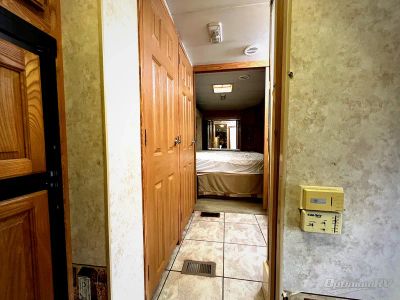 2005 Forest River Cedar Creek — photo 9 view