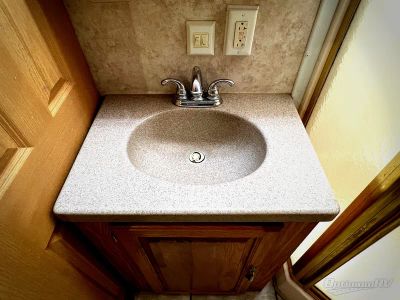 2005 Forest River Cedar Creek — photo 14 view