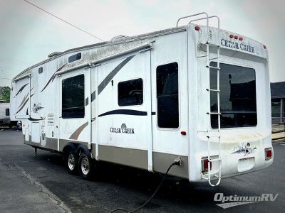 2005 Forest River Cedar Creek — rear three-quarter view