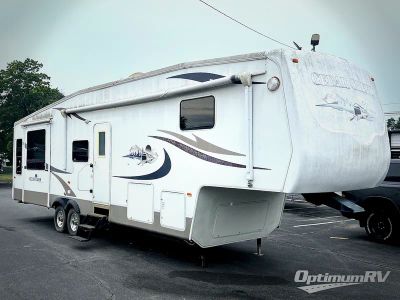 2005 Forest River Cedar Creek — front three-quarter view
