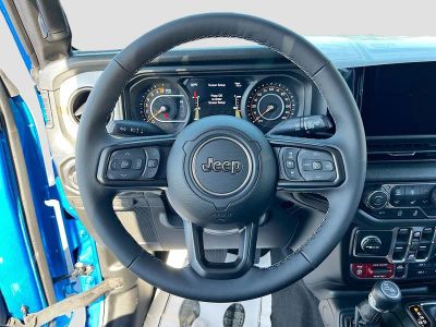 2026 Jeep Gladiator — photo 11 view