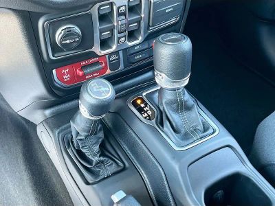 2026 Jeep Gladiator — photo 14 view