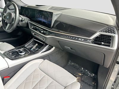 2023 BMW X7 — photo 32 view