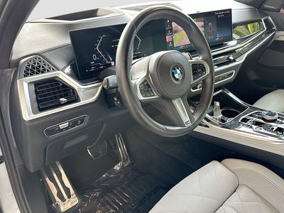 2023 BMW X7 — photo 9 view