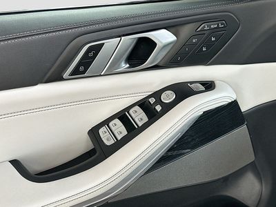 2023 BMW X7 — photo 18 view