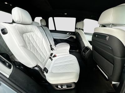 2023 BMW X7 — photo 30 view
