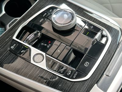 2023 BMW X7 — photo 17 view