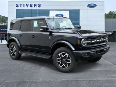 2026 Ford Bronco Outer Banks in Shadow Black — front three-quarter view