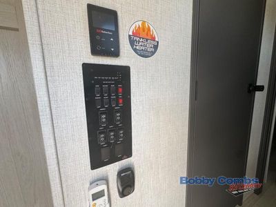 2025 Forest River RV Cardinal - Photo 19