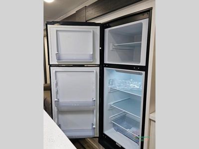 2025 Venture RV SportTrek Touring Edition - Photo 29