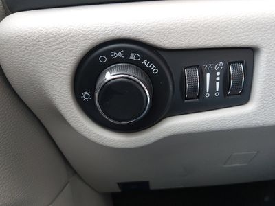 2023 Chrysler Voyager - Photo 13