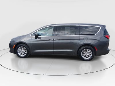 2023 Chrysler Voyager - Photo 4
