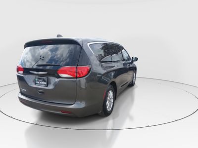 2023 Chrysler Voyager - Photo 7