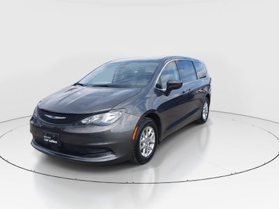 2023 Chrysler Voyager - Photo 3