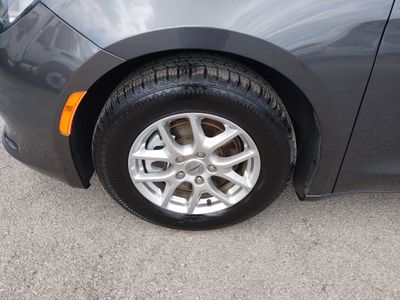 2023 Chrysler Voyager - Photo 10