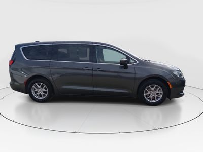2023 Chrysler Voyager - Photo 8