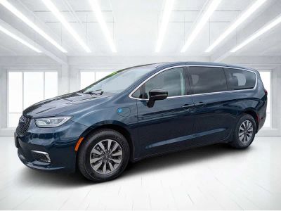 2024 Chrysler Pacifica Hybrid — photo 7 view