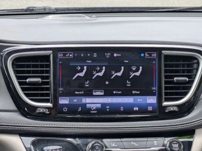 2024 Chrysler Pacifica Hybrid — photo 17 view