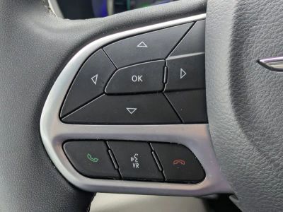 2024 Chrysler Pacifica Hybrid — photo 25 view