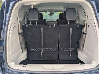 2024 Chrysler Pacifica Hybrid — photo 12 view