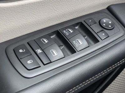 2024 Chrysler Pacifica Hybrid — photo 24 view