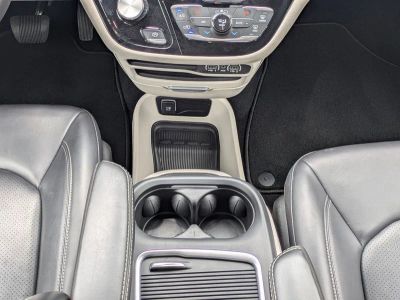 2024 Chrysler Pacifica Hybrid — photo 18 view