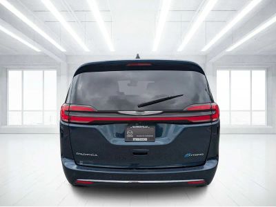 2024 Chrysler Pacifica Hybrid — interior view