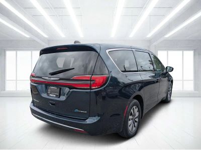2024 Chrysler Pacifica Hybrid — rear three-quarter view