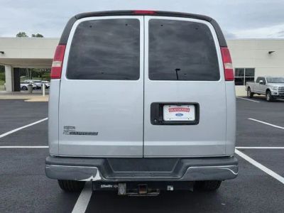 2018 Chevrolet Express 3500 - Photo 3