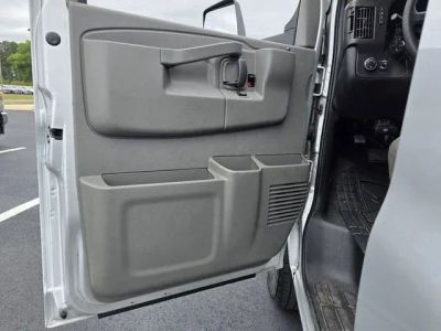 2018 Chevrolet Express 3500 - Photo 9