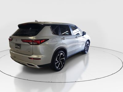 2024 Mitsubishi Outlander — photo 7 view