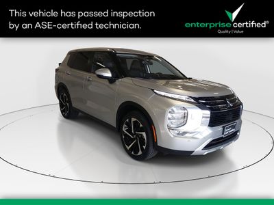 2024 Mitsubishi Outlander SE S-AWC — front three-quarter view