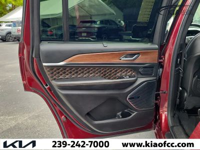2023 Jeep Grand Cherokee L — photo 16 view